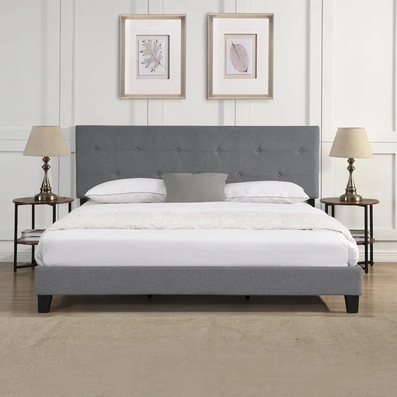 Lit plateforme King capitonné avec tête de lit en lin touffeté de boutons