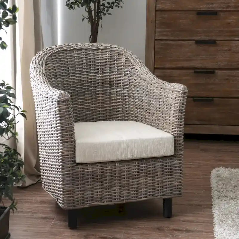 Fauteuil en rotin tressé