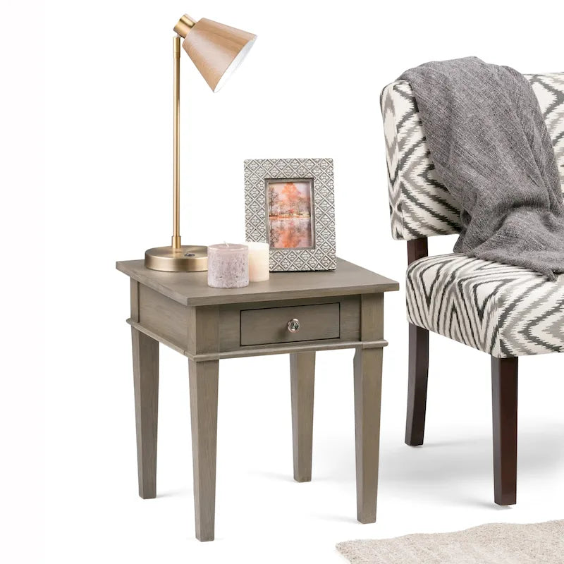 Table d'appoint transitoire carrée large en bois massif
