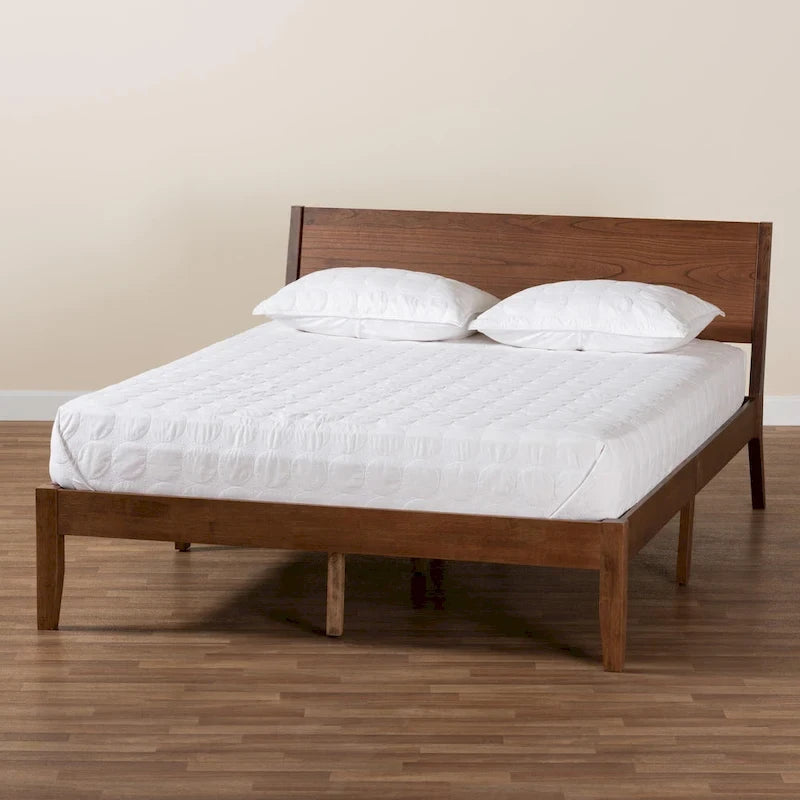 Lit plateforme en bois fini noyer brun de style Mid-Century Modern
